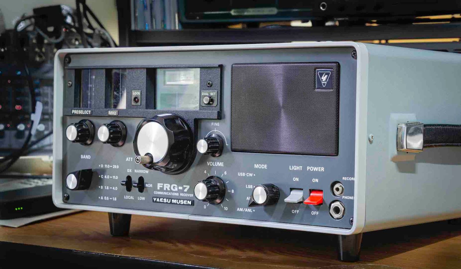 RETRO RECEIVER REVIEW #16 - The - Mount Evelyn DX Report